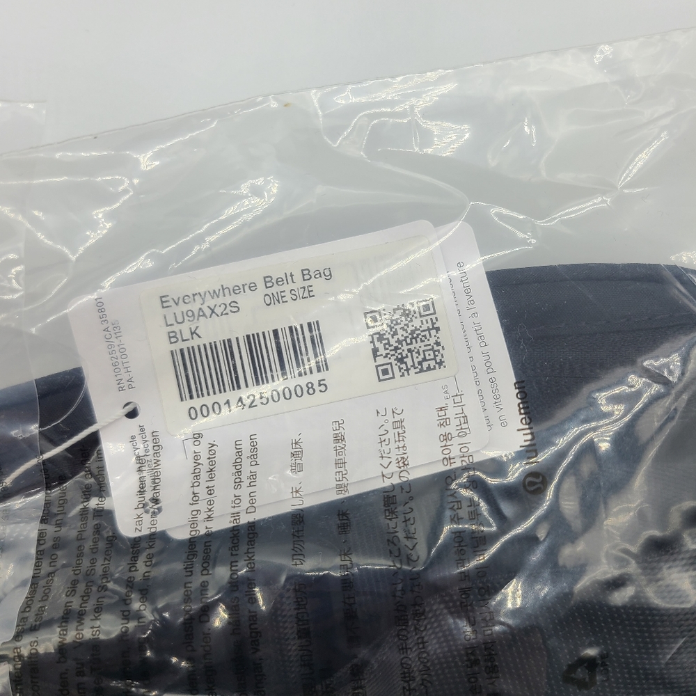 NWT Lululemon Everywhere Belt Bag in Black - Picture 5 of 5